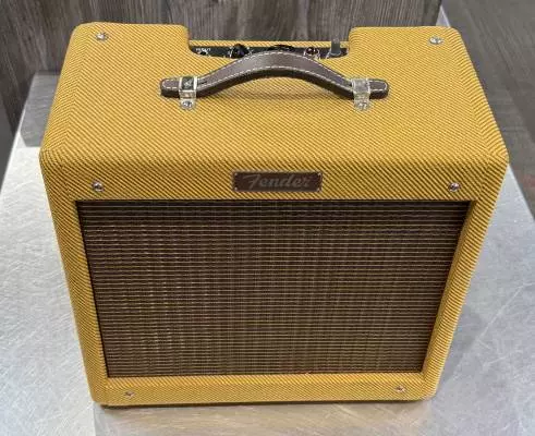Store Special Product - Fender - 223-1300-000